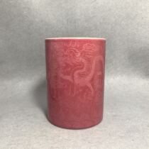 Jingdezhen ceramic foreign exchange period hand-painted dark carving Carmine Double Dragon play ball dragon pen bag true