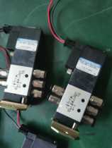 110-4e1-83-pll old small golden well KOGANEI solenoid valve DC:24v physical diagram package easy to use