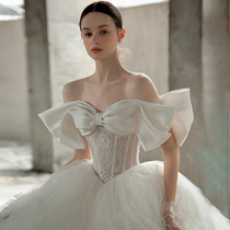 One shoulder main wedding dress 2021 new bride temperament Hepburn style Senior design sense heavy industry luxury satin tail