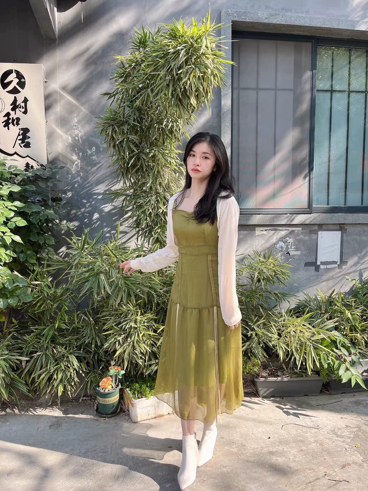 罗曼风情秋冬米色尖头高跟短靴 细跟瘦瘦靴设计拉长比例 加绒保暖不臃肿