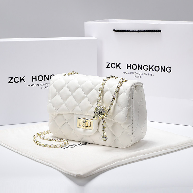 Hong Kong genuine leather girl bag 2022 new small scented wind rhombus chain bag big plate single shoulder inclined satchel bag gold ball bag