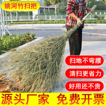 Sanitation sweep to sweep the bamboo in a single household sweeping broom The old fashioned up the courtyard outdoor road sweeping yard