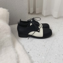 Atea with Agu retro in black and white with small leather shoes
