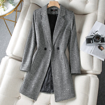 Grey small suit blouse with a 100 hitch.