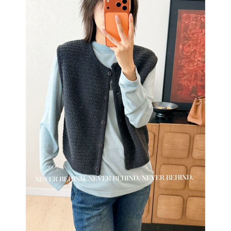 8.16 Custom-Made Hollow-Out High-Thread-Count Cashmere Wool Knit Crew Neck Vest
