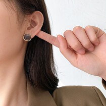 Temperament earrings high-end atmosphere Joker earring personality design sense niche original design fashion elegant atmosphere