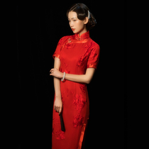  Red Hall 2021 bride cheongsam wedding Chinese style dress female silk red wedding toast dress red makeup photo