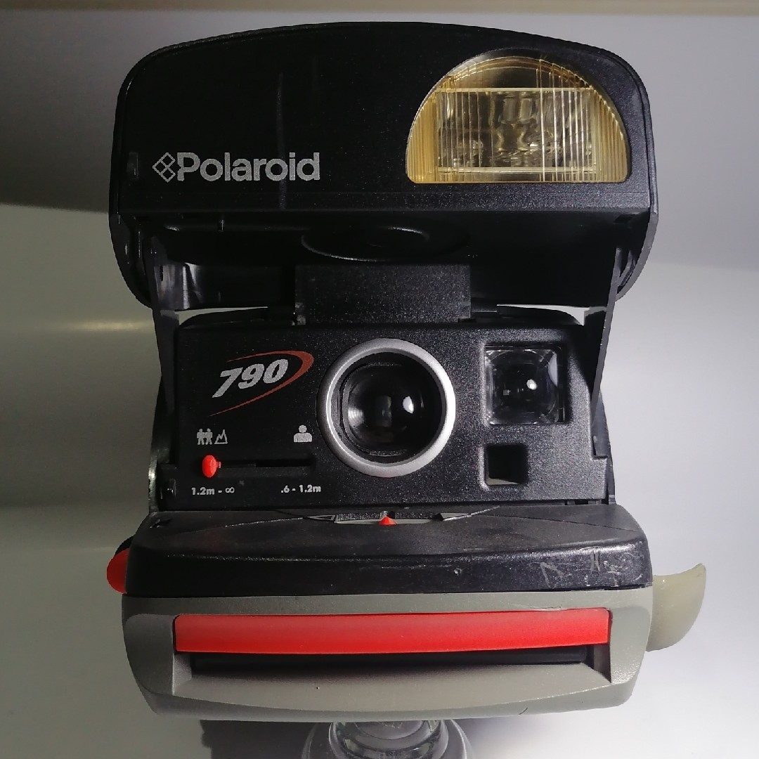 One Polaroid 790, one Fuji mini8 one-shot imaging camera, two total 580 yuan