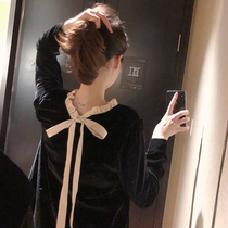 Autumn and winter small sub wearing a hitch high Hepburn small black dress gold velvet beating bottom light ripeness and a woman in a dress female lap