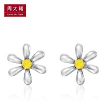 Chow Tai Fook Y era small fresh small daisy gold gold PT950 platinum earrings PT159213 boutique