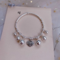 Six-six-six-smooth sound bell bracelet with a large palace bell