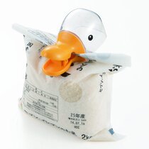 Japan imported Creative Kitchen Little Yellow Duck Duck mouth shape sealing clip rice spoon 180ml cat dog food bag clip