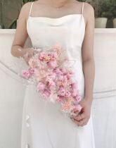 diy handmade hand bouquet feather immortalized flower Rose crystal water drop Tang Yan wedding with the same haute couture pink