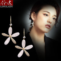 Lingda Korean fashion elegant flower earrings earrings can be changed ear clip simple atmospheric white ear jewelry