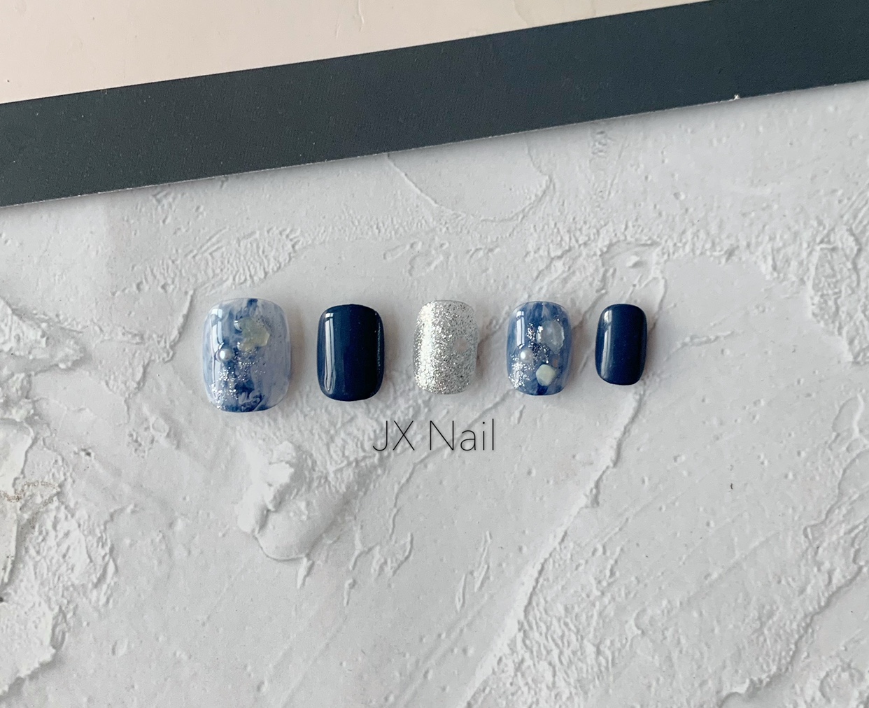 Xiaohongshu manicure sheet finished blue smudged shell bright powder handmade phototherapy wearing nail false nail stickers white short