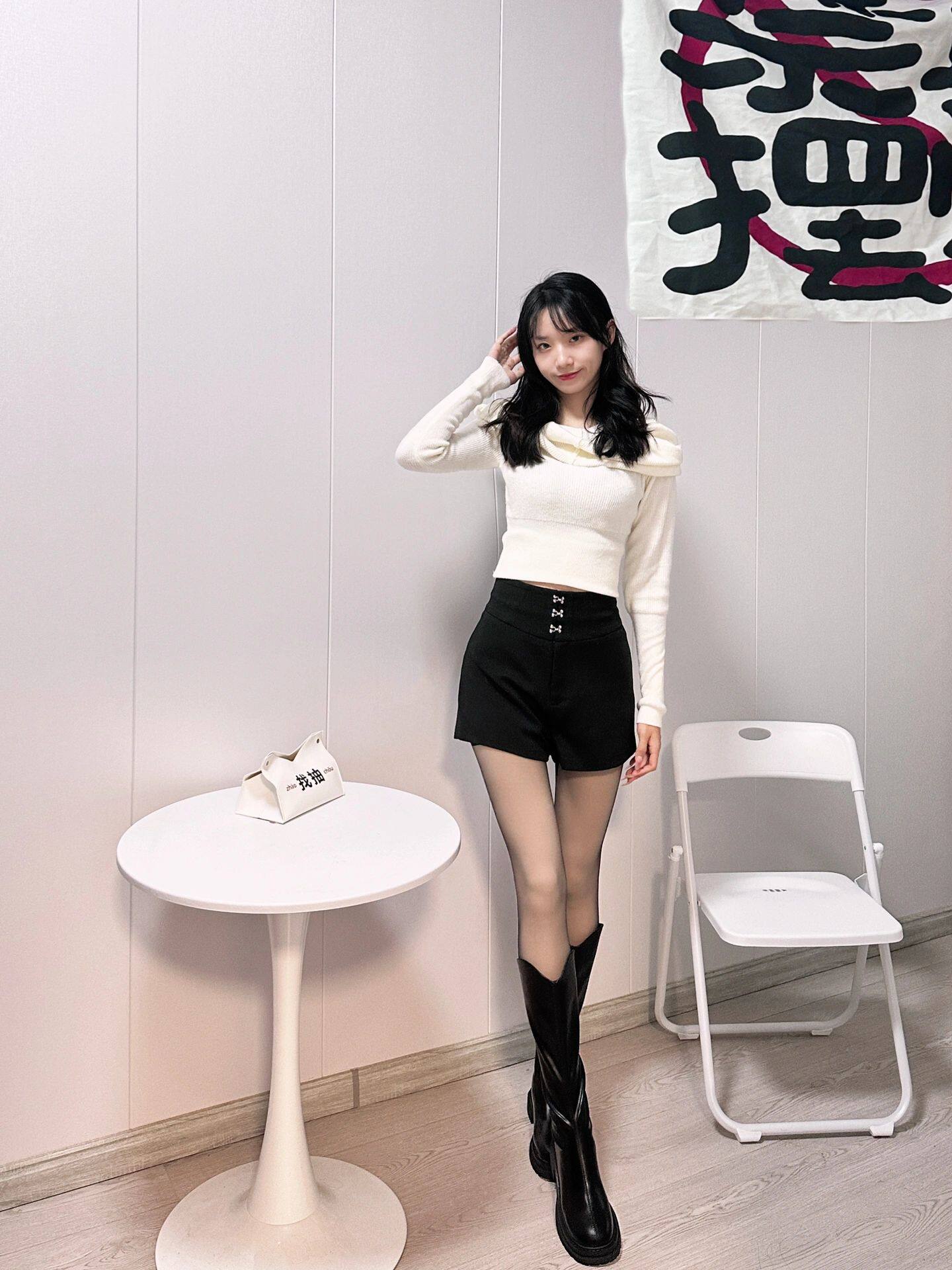 小野和子冬季黑丝光腿神器 加绒双层设计保暖不臃肿 替换装方便实用