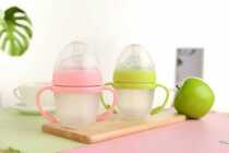 Six beautiful ducks baby super wide caliber imitation breast milk wide mouth silicone can be pinched bottle handle straw