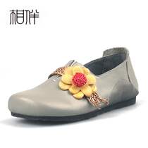 Accompanied Bean shoes womens leather retro womens shoes spring mother shallow soft leather art hand flower flat bottom