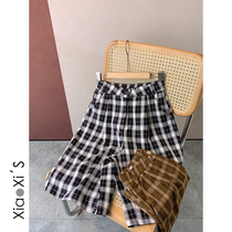 Xiao Xijia) 2021 summer style college style retro plaid suit wide leg shorts loose five-point plaid pants