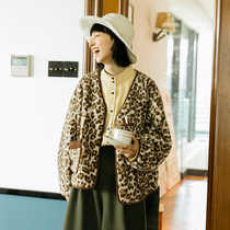 Deer AND birds winter warm retro wild BAO WEN LAMB hair horn buckle V-NECK SHORT jacket 3086