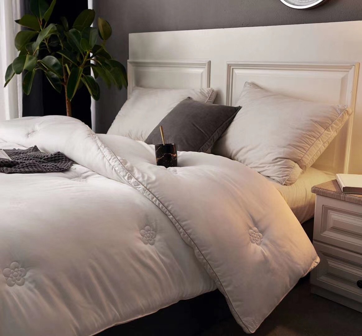 Xiao Xiang Feng 60 Lan Jing Tencel quilt core winter thickened warm quilt double enlarged spring and autumn quilt three-dimensional edge