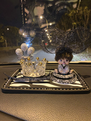 Car Pendulum CREATIVE CAR PERFUME CUTE MONCHIC AROMA LAVENDER INLAID WITH CRYSTAL CAR DECORATION NET RED GODDESS DEPOSIT