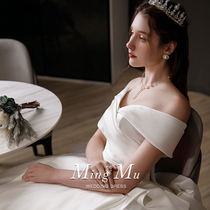 The French satin main wedding dress 2022 new bridal lady small tug tail retro luxurious luxurious advanced texture lined shoulder