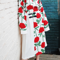 Huang Niuniu classmates original homemade printed rose series black and white asymmetrical pleated skirt leather buckle college skirt