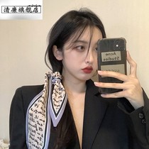 Haircut with women tied for autumn and winter tying horsetail floating with outer departure rope to wash face bunches of hair and hair with a wide side silk scarlet hair.