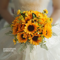 Sunflower Simulation Bride Holding Flowers Outdoor Sunflower Photography Wedding Beach Travel Photography Chinese and Western Pastoral