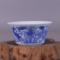 Ming Chuanghua annual blue and white fish algae figure thin tire horseshoe Cup antique ornaments collection