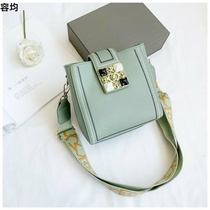 Small bag women Net red 2020 new Korean fashion Joker shoulder bag Hand bag fashion ins shoulder bag