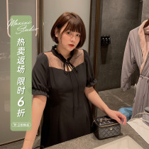 Black short - sleeved skirt dress is thin