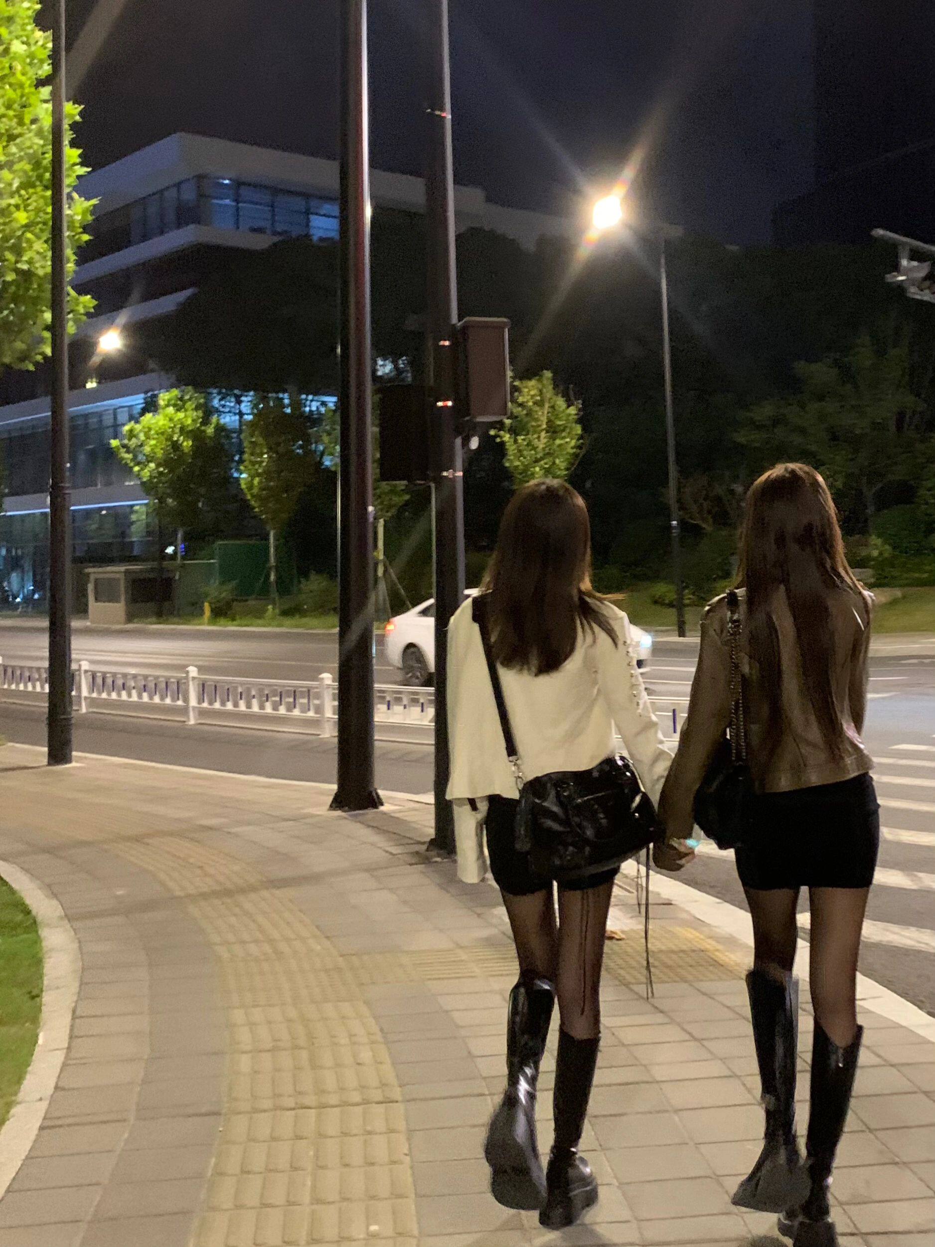 小野和子冬季黑丝光腿神器 加绒双层设计保暖不臃肿 替换装方便实用