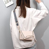 Hong Kong this years popular French niche bag high sense 2021 new trend Korean version super fire design womens messenger bag