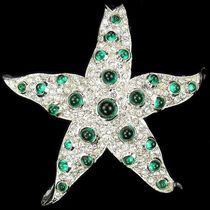 Tsuifari Trifari Alfred Philip Emerald Cauvated Round Starfish Brooch Accessories Women