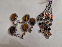 Needle-sucking scissors pendant 3