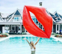 Factory direct supply ins shooting bar water red lips lips lip-shaped inflatable floating bed swimming ring floating row