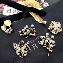 Fashion temperament dumb gold brooch brooch womens blazer sweater coat pin Korean crystal high-end accessories