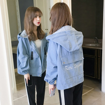Youth College Wind 2022 Spring and autumn clothes new Korean version Lianhood embroidered student denim jacket woman jacket 100 lap