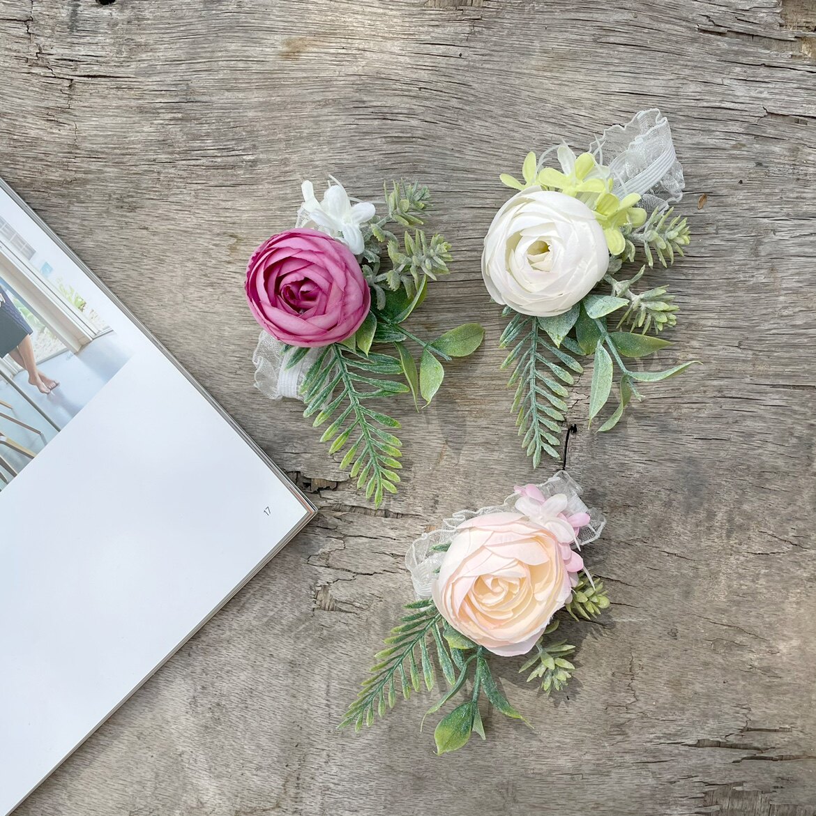 Bridal bridesmaid's sister group wrist flower forest tearful green planting fake flower wedding event Annual Meeting Handflowers