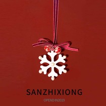Christmas car perfume pendant Car rearview mirror aromatherapy snowflake pendant diffuser stone creative long-lasting light fragrance