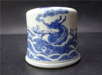 Blue and white porcelain old objects ancient seal box Qing Dynasty Yongzheng ancient ceramic stationery ornaments jade seal box antique leak