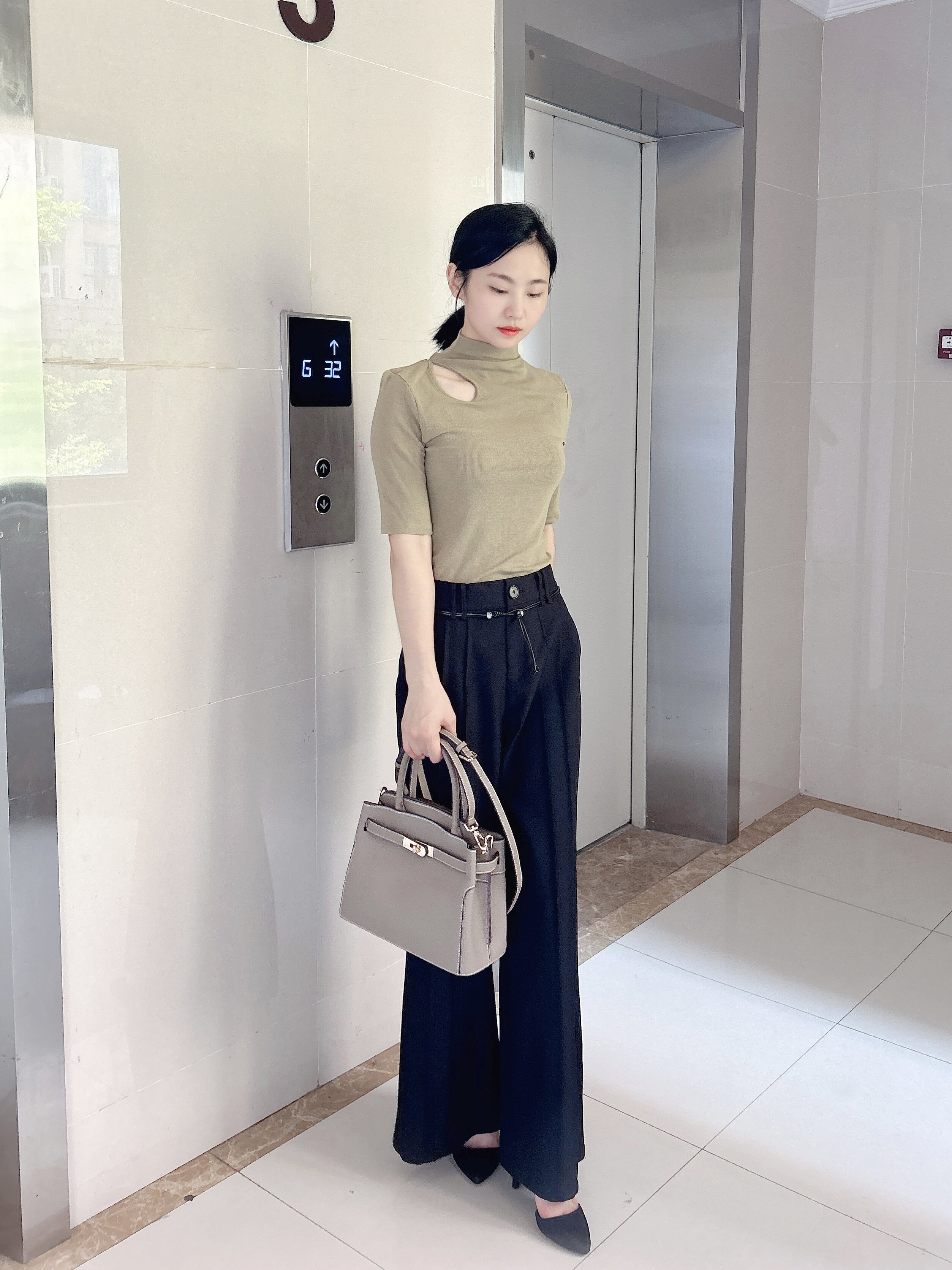 百丽鎏金岁月凯莉包 质感牛皮高级耐磨 大容量通勤 妈妈包婚包两用