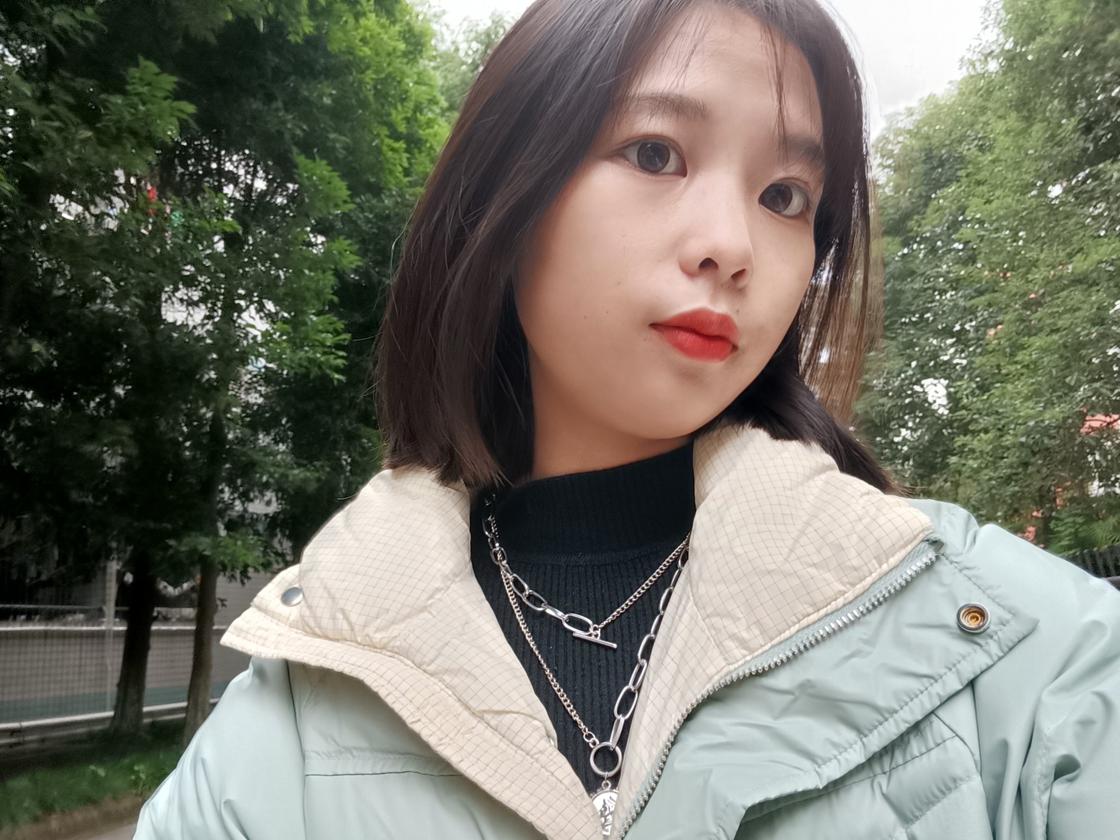 小丙z400羽绒服怎么样?质量可以吗?剖析细节看真相!