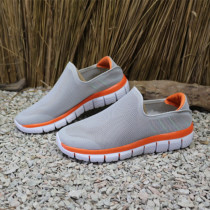 Set of feet summer casual mens shoes slip on sports mens shoes solid soft bottom light breathable travel shoes trendy mesh shoes