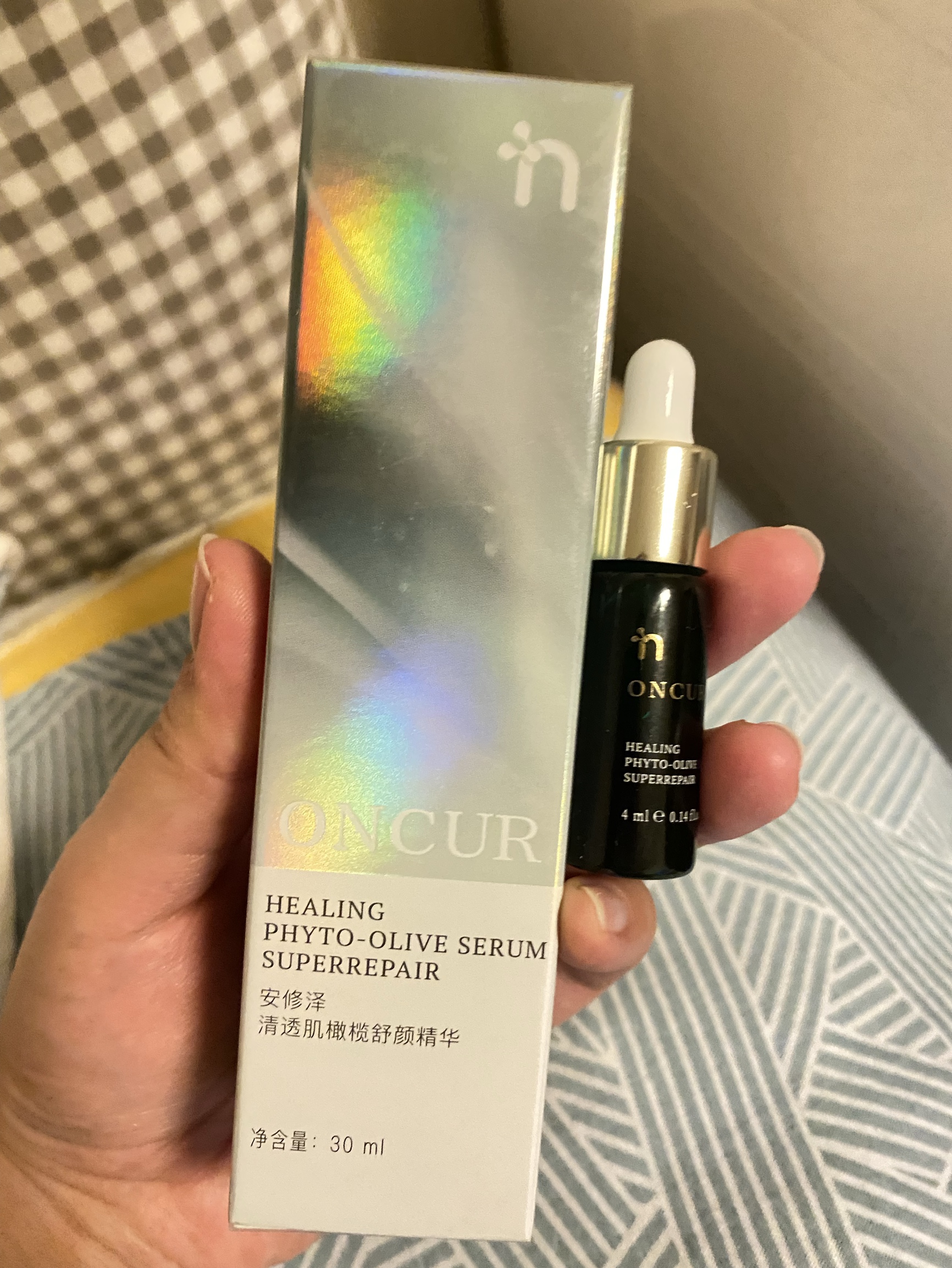 油橄榄精华白天能用吗，油橄榄精华不能和什么一起用