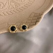 Small fragrant wind ear nail Korean temperament brief retro palace earrings S925 silver needle small without ear clip woman