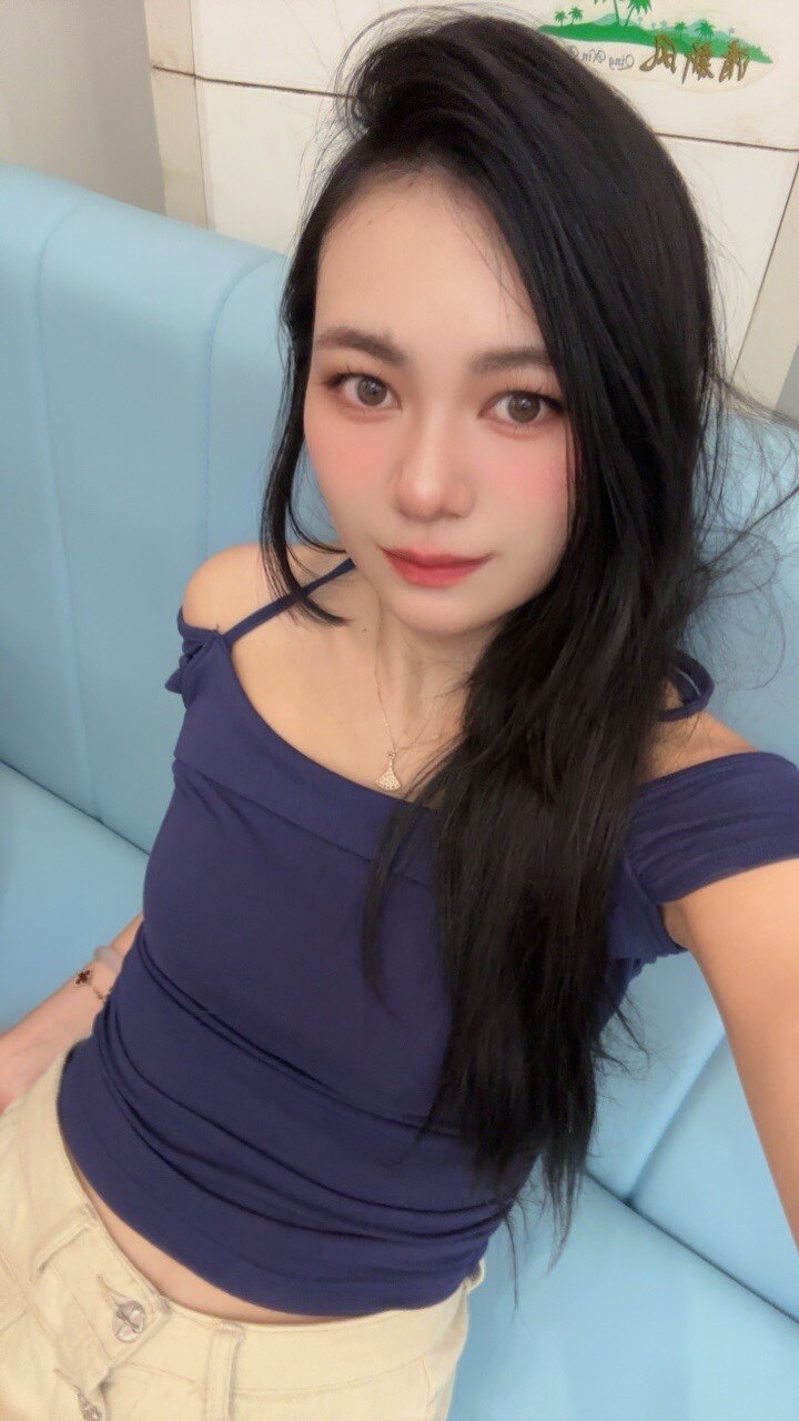 玖绪夏季辣妹挂脖T恤 一字肩露肩设计小露性感 短款紧身勾勒腰线 纯欲风满满