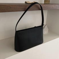 Place of the Spot The Joo Korean designer collaborated to customize the head-layer cow leather leisure packet
